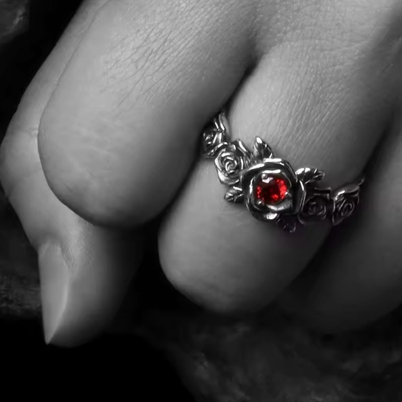 Zara Jewelry - Silver Floral Ring With Red Gemstone.
